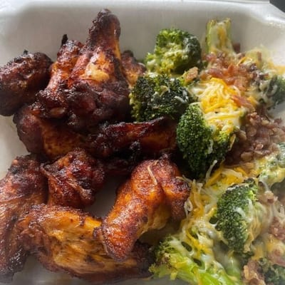 Ray's To Go BBQ — smoked wings with cheesy broccoli